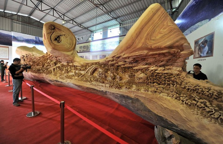 Το πιο εντυπωσιακό και μεγάλο ξύλινο γλυπτό