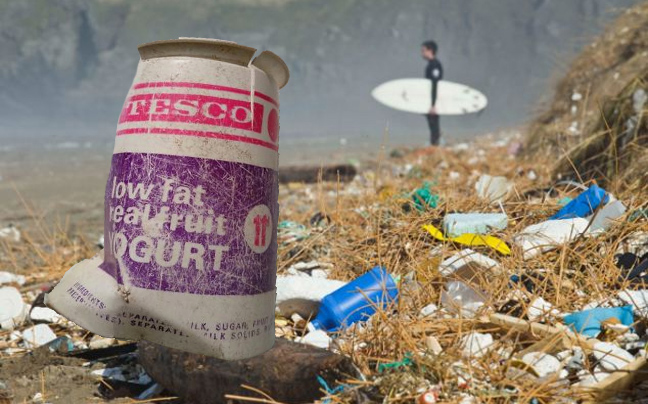 Vintage… σκουπίδια στις ακτές της Βρετανίας