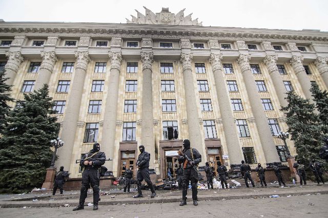 Φιλορώσοι εξακολουθούν να ελέγχουν δημόσια κτίρια στην Ουκρανία