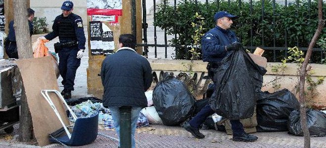 Ενταση κατά τις συλλήψεις για παρεμπόριο έξω από την ΑΣΟΕΕ