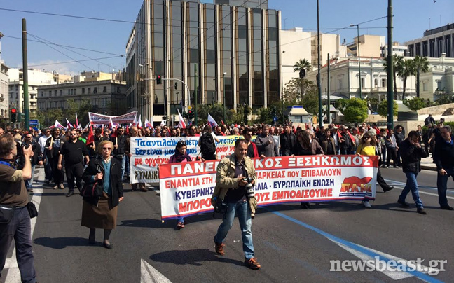 Έξω από τη Βουλή το ΠΑΜΕ