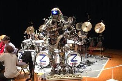 Το ρομπότ&#8230; κιθαρίστας με τα 78 δάχτυλα!