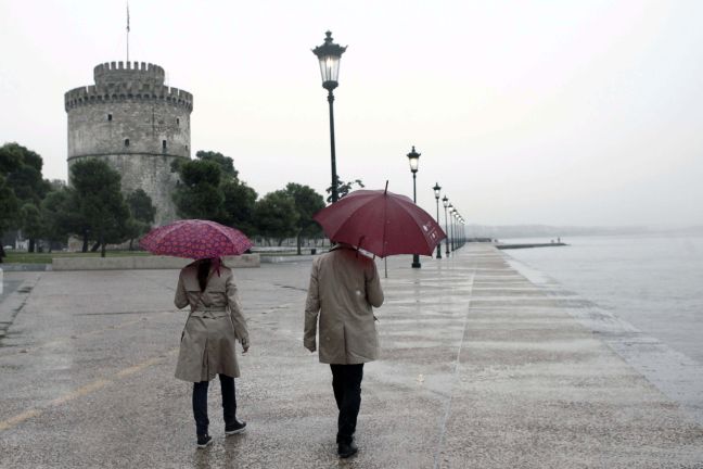 Ποτάμια οι δρόμοι από τη βροχή στη Βόρεια Ελλάδα