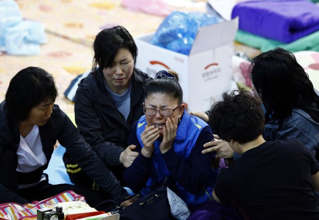 Στους 128 οι νεκροί από το ναυάγιο της Νότιας Κορέας