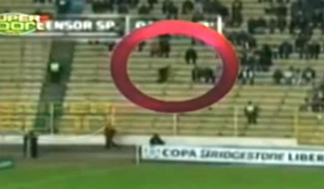 Ένα… φάντασμα στις κερκίδες!