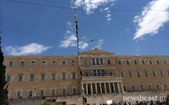 «Μας πήραν και τα σώβρακα»