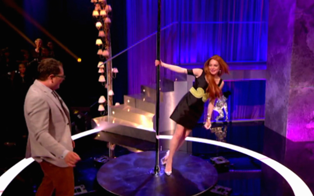 Μαθήματα pole dancing από τη Lindsay Lohan