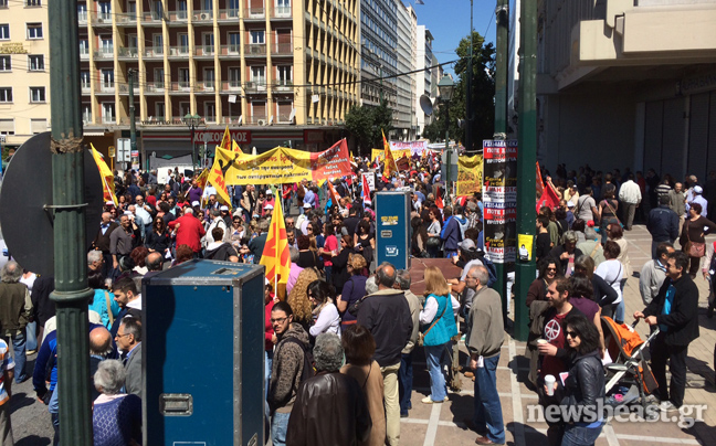 Στην πλατεία Κλαυθμώνος οι απεργοί των ΓΣΕΕ- ΑΔΕΔΥ