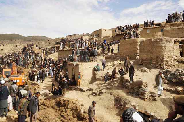 Στους 300 οι επιβεβαιωμένοι νεκροί στο Αφγανιστάν