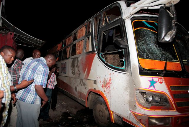 Τριάντα νεκροί σε σύγκρουση λεωφορείου με φορτηγό