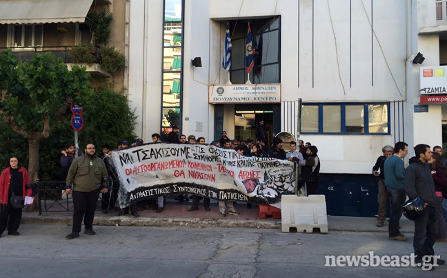 Κατέλαβαν κτίριο όπου θα μιλήσουν Κασιδιάρης και Παναγιώταρος