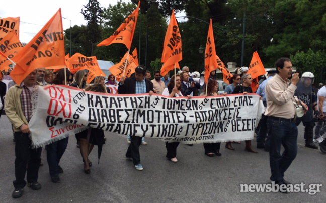 Στη Βουλή κατευθύνονται σχολικοί φύλακες και καθαρίστριες