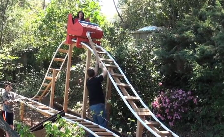 Το roller coaster της πίσω αυλής