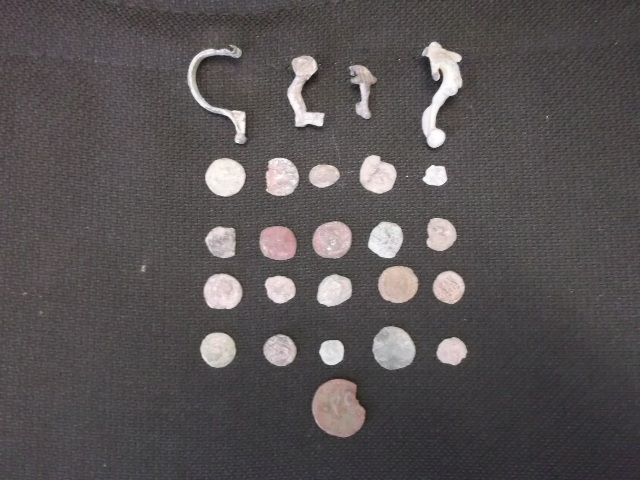 Αρχαία νομίσματα και αντικείμενα κατέσχεσε η αστυνομία