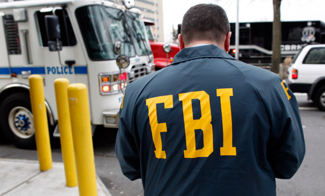 Χειροπέδες από το FBI σε εξωτερικό συνεργάτη της NSA