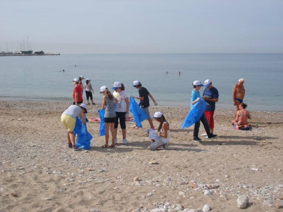 Καθαρισμός της παραλίας Παλαιού Φαλήρου