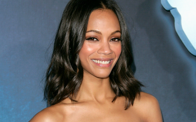 Σε αεροπλάνα και τρένα το έχει κάνει η Zoe Saldana!