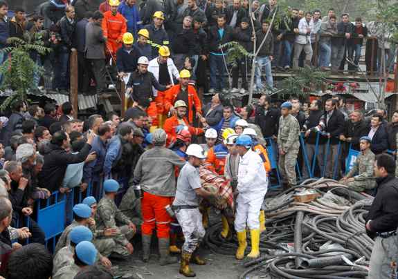 Πορεία στην τουρκική πρεσβεία για τους νεκρούς στο ορυχείο