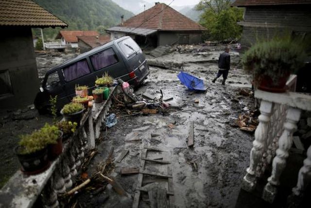 SMS για τη στήριξη των πλημμυροπαθών της Σερβίας