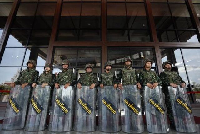 Πυροβολισμοί στον αέρα μετά το πραξικόπημα στην Ταϊλάνδη
