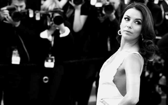 Το μπούστο της Eva Longoria στο κόκκινο χαλί