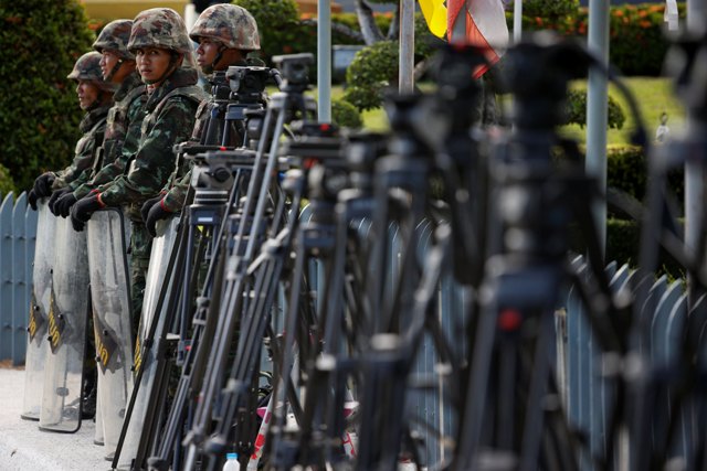Πρώην πρωθυπουργός της Ταϊλάνδης κρατείται από τον στρατό