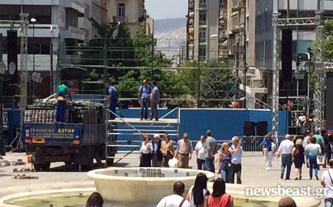 Προετοιμασίες για την προεκλογική ομιλία Σαμαρά