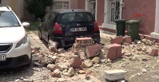 Έφτασαν τους 266 οι τραυματίες στην Τουρκία από το σεισμό