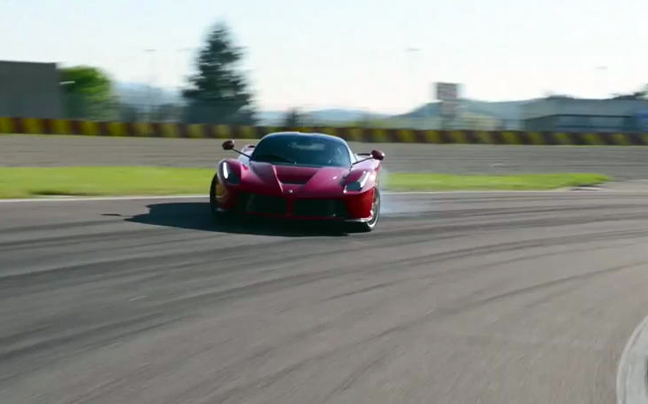 To Top Gear «σκίζει» ανηλεώς τη LaFerrari