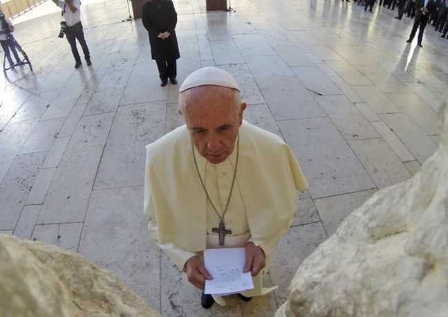 Καταδικάζει τις τρομοκρατικές ενέργειες ο Πάπας
