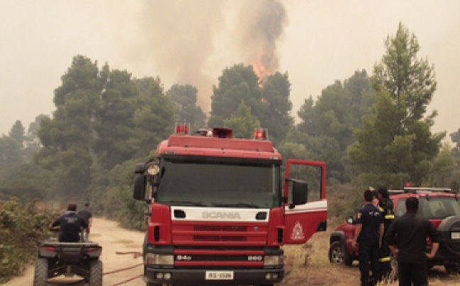 Τραυματίστηκε πυροσβέστης από έκρηξη παλιάς οβίδας