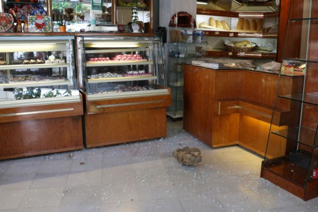 Διάρρηξη με… κοτρώνα σε κατάστημα στο Ηράκλειο