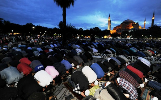 Χιλιάδες μουσουλμάνοι στην εκστρατεία για μετατροπή της Αγίας Σοφίας σε τζαμί