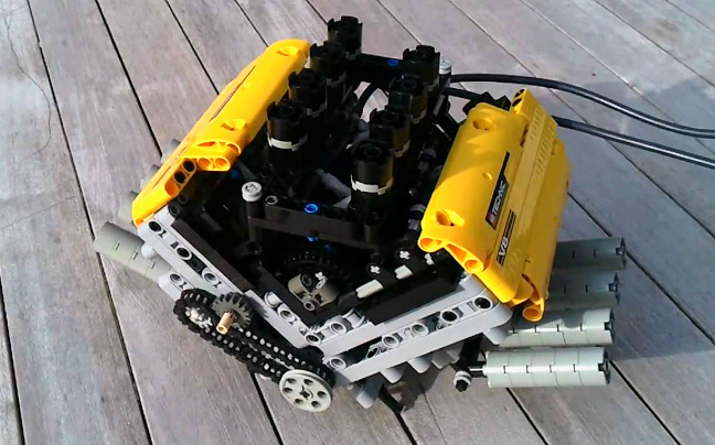 O πρώτος κινητήρας V8 από LEGO είναι γεγονός!