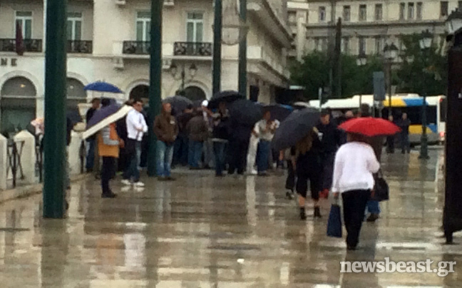 Συγκέντρωση μελών της Χρυσής Αυγής στο Σύνταγμα
