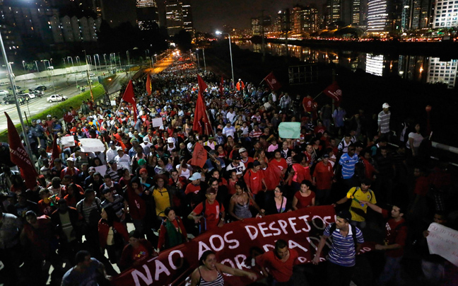 Στους δρόμους της Βραζιλίας αστυνομικοί και εργαζόμενοι χωρίς στέγη