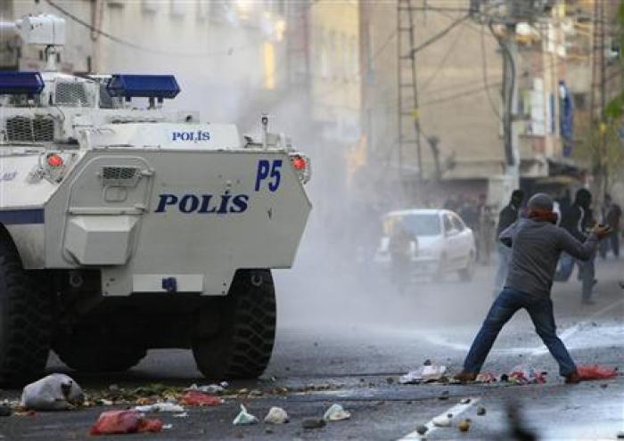 Ένας διαδηλωτής νεκρός σε συγκρούσεις με τον στρατό στην Τουρκία