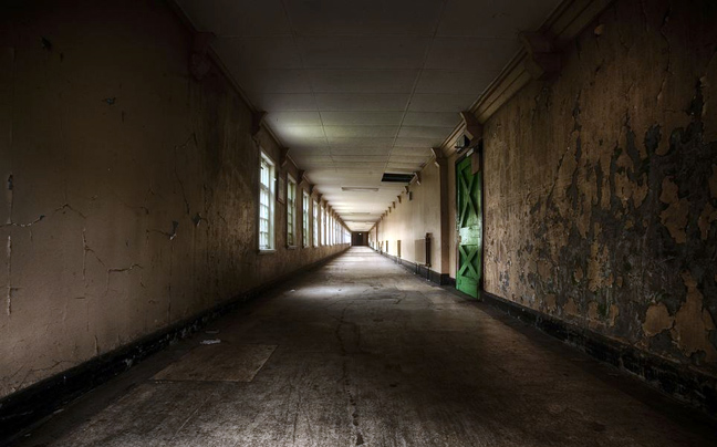 Σκηνές από ταινία τρόμου ξυπνούν σε εγκαταλελειμμένο φρενοκομείο