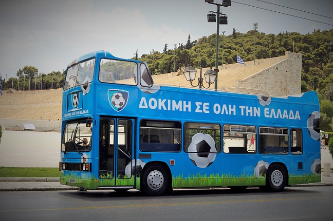 Τι ψάχνει το λεωφορείο-μυστήριο που γυρίζει όλη την Ελλάδα;
