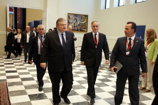 Επαφές Βενιζέλου με τους ΥΠΕΞ Λιβάνου, Τυνησίας και Αλγερίας
