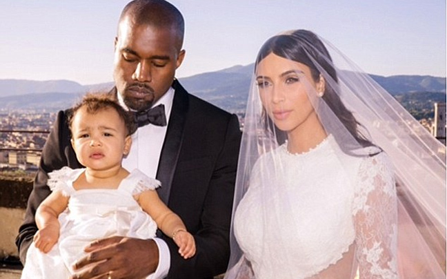 Η Kim Kardashian… νυφούλα