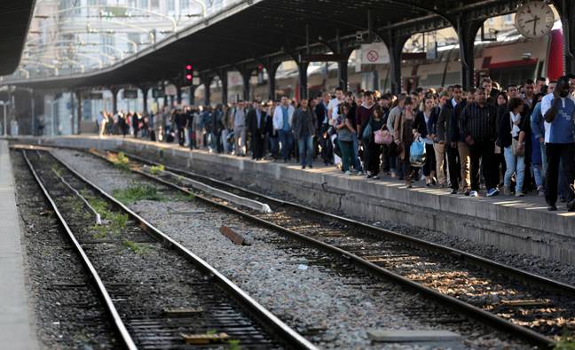 Παρέλυσαν οι συγκοινωνίες στη Γαλλία