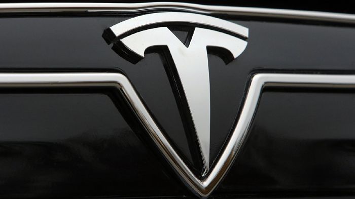 Η Tesla μειώνει το εργατικό της δυναμικό κατά 7%