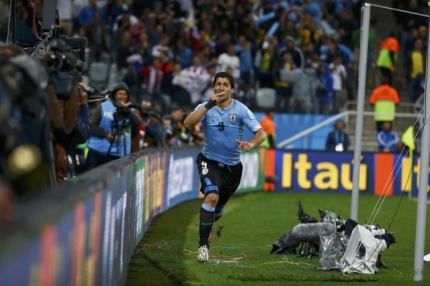 Μεγάλη νίκη για την Ουρουγουάη με σούπερ Σουάρες