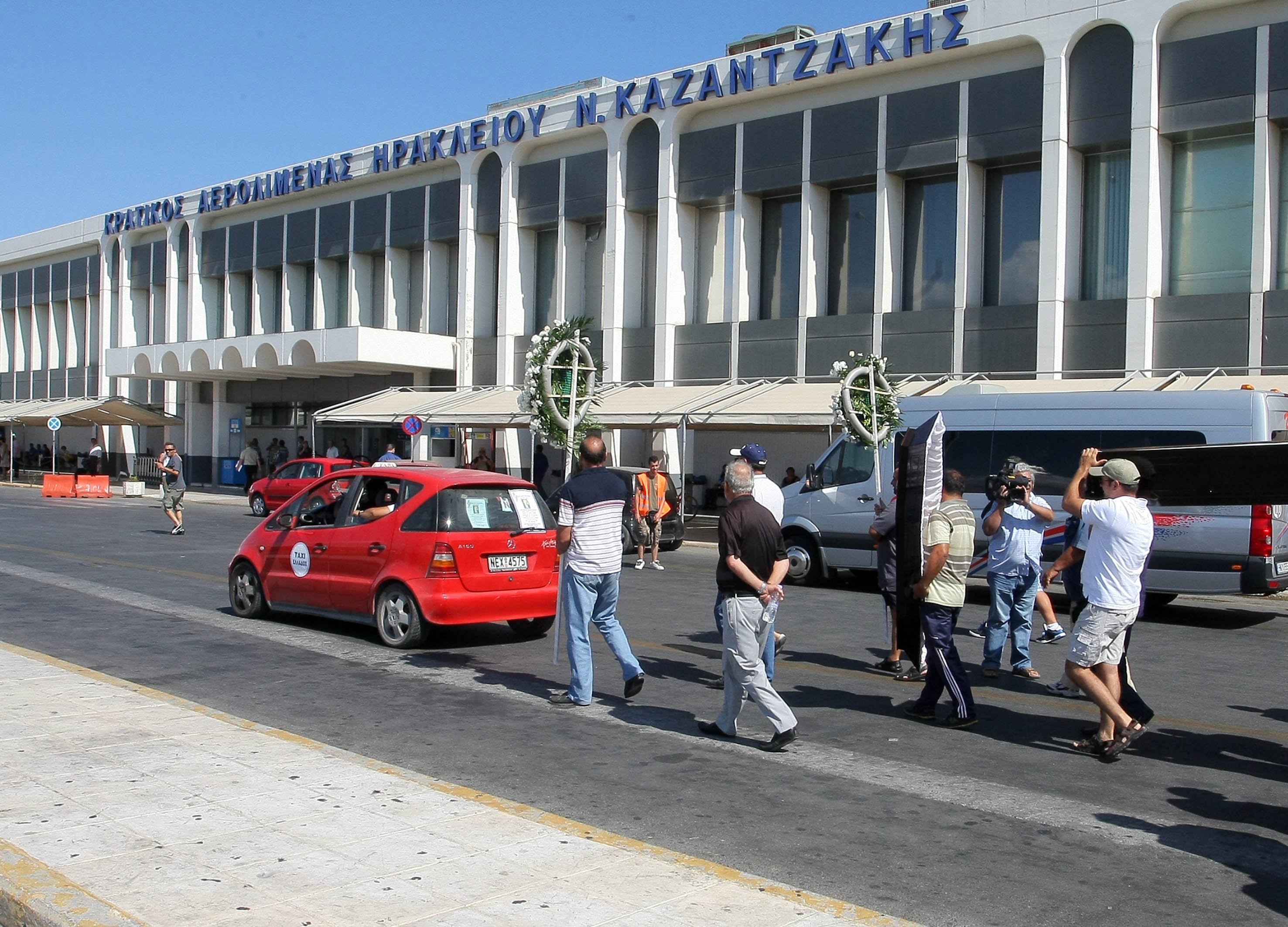 Δεκάδες συλλήψεις μεταναστών στο αεροδρόμιο Ηρακλείου