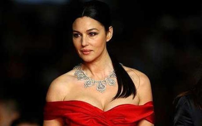 Η Monica Bellucci μήνυσε τουρκική εταιρία υφασμάτων