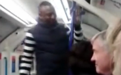 Γυναίκα δαγκώνει άνδρα στο μετρό του Λονδίνου