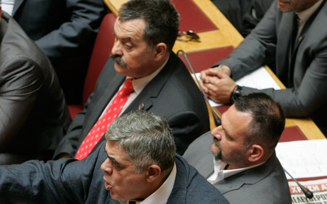 Τον πολιτικό μανδύα της Χρυσής Αυγής επιχειρεί να αποτινάξει ο εισαγγελέας