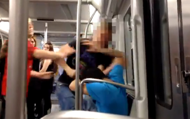 Βίαιη επίθεση νεοναζί στο μετρό της Βαρκελώνης