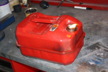 Απείλησε να κάψει ζωντανό τον ανιψιό του